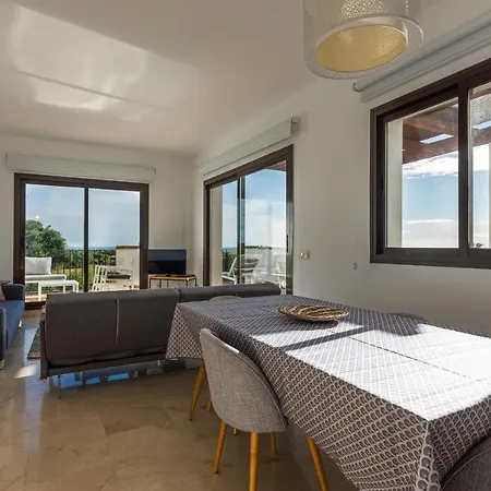2113-Beautiful 2 Beds Apt With Seaview